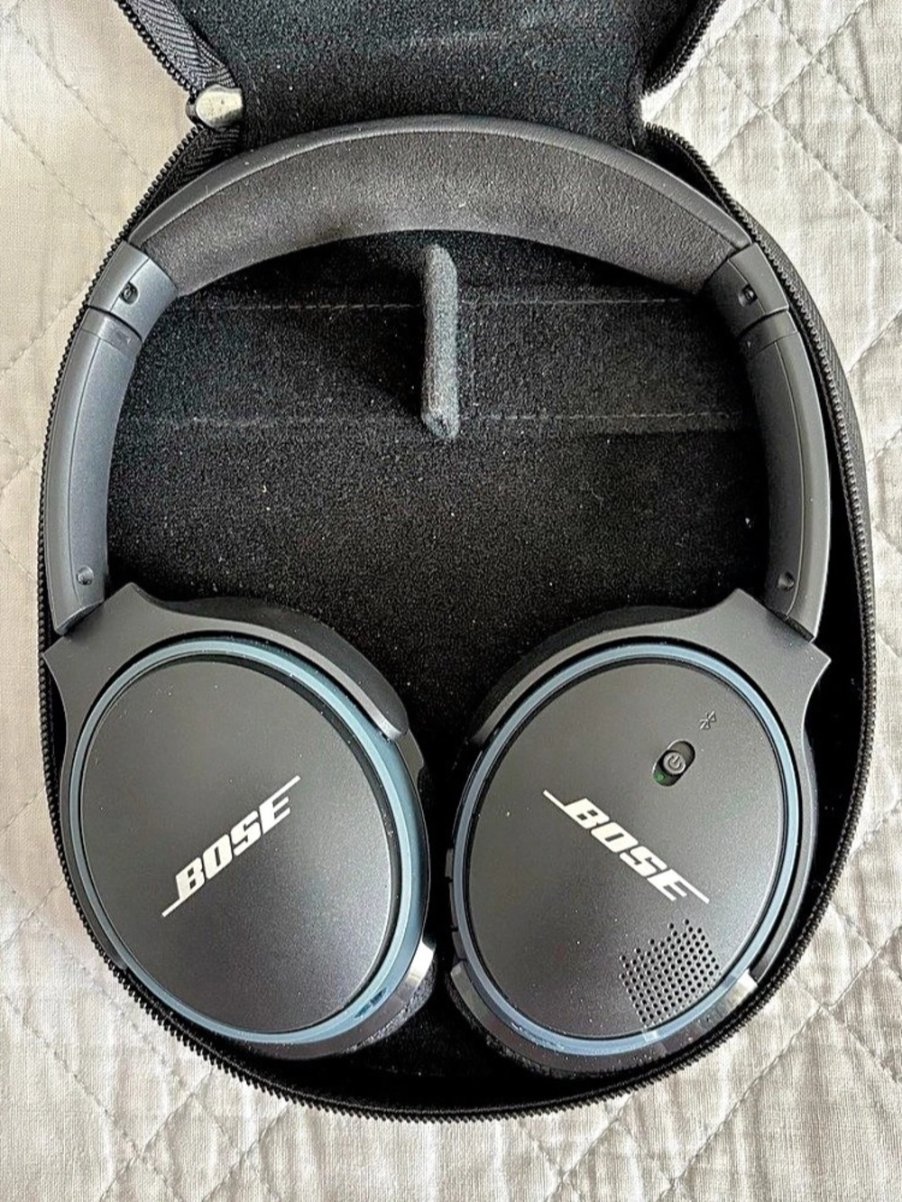 Bose QuietComfort 35 II Over-Ear Headphones in Black and Blue